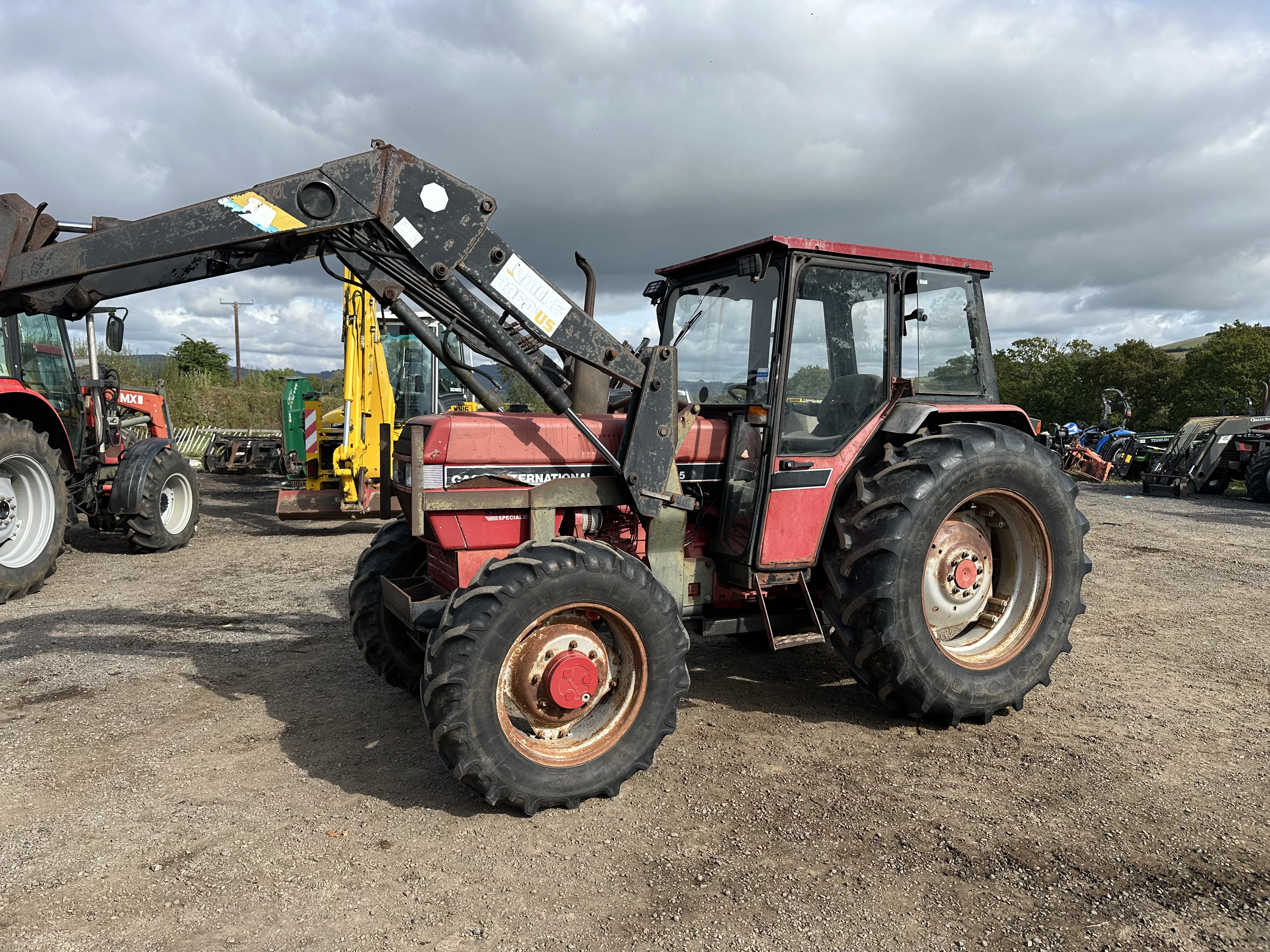 Case international 895 4x4 loader tractor